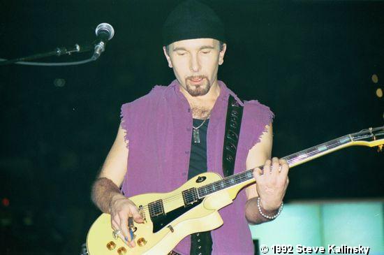 U2gigs.com photos » Zoo TV Tour Indoor » 1992-03-26